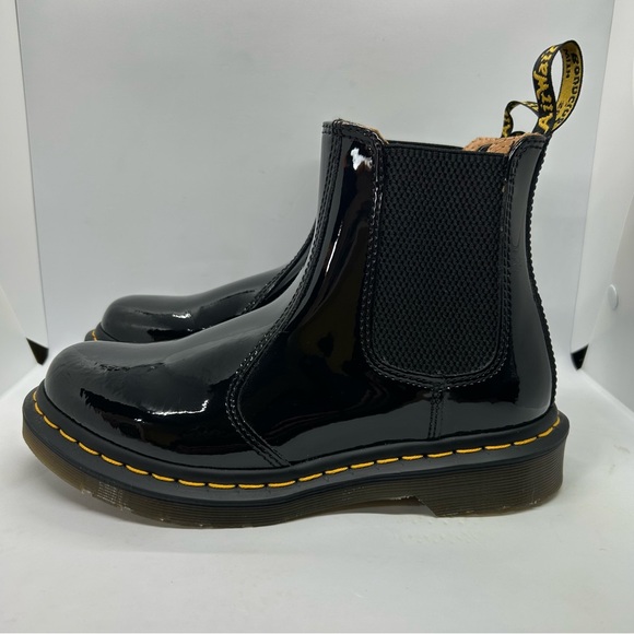 Dr. Martens 2976 Black Patent Leather Chelsea Boot Womens Size 7 - Picture 2 of 9